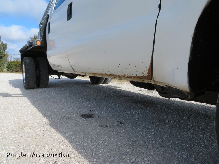 image for item DH1703 2006 Ford F350 Super Duty XL Crew Cab flatbed pickup truck