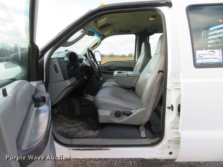 image for item DH1703 2006 Ford F350 Super Duty XL Crew Cab flatbed pickup truck