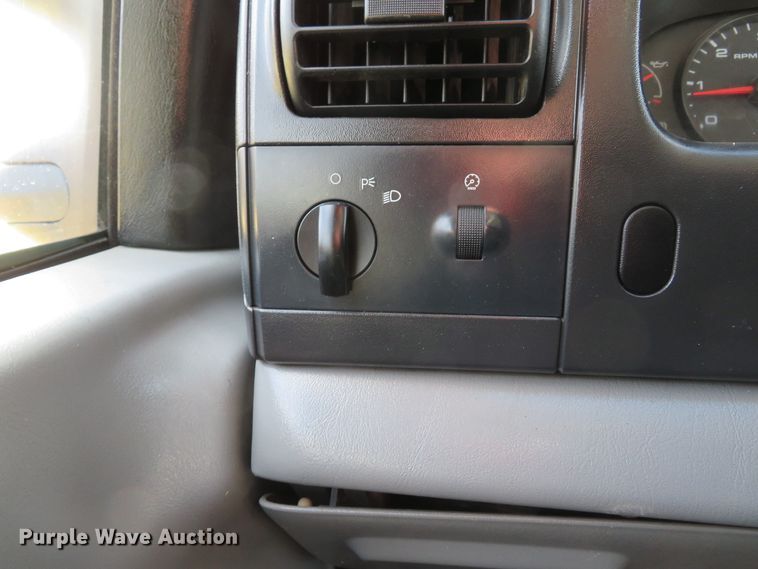 image for item DH1703 2006 Ford F350 Super Duty XL Crew Cab flatbed pickup truck