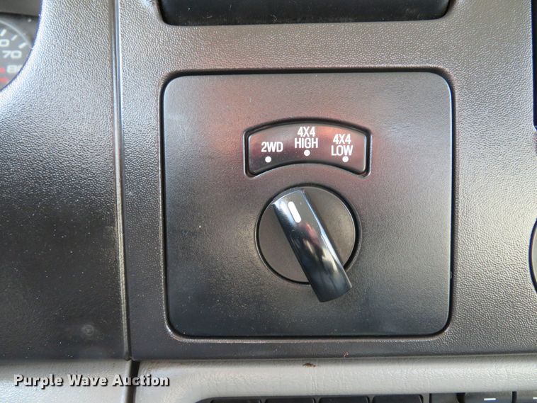 image for item DH1703 2006 Ford F350 Super Duty XL Crew Cab flatbed pickup truck