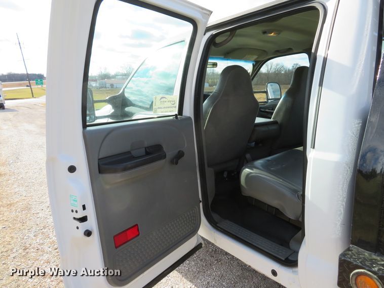 image for item DH1703 2006 Ford F350 Super Duty XL Crew Cab flatbed pickup truck