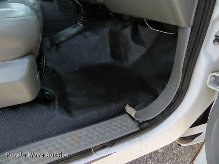 image for item DH1703 2006 Ford F350 Super Duty XL Crew Cab flatbed pickup truck