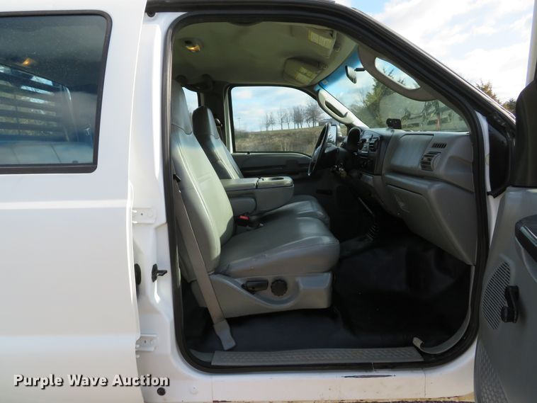 image for item DH1703 2006 Ford F350 Super Duty XL Crew Cab flatbed pickup truck