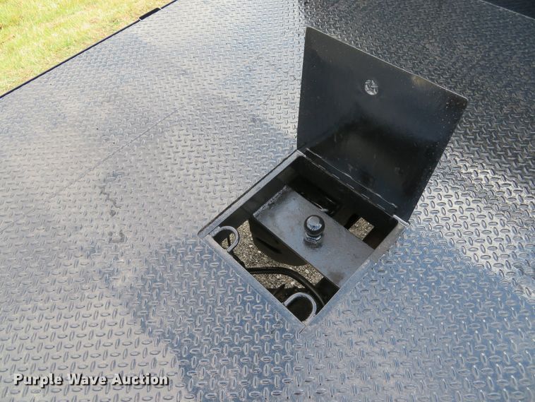 image for item DH1703 2006 Ford F350 Super Duty XL Crew Cab flatbed pickup truck