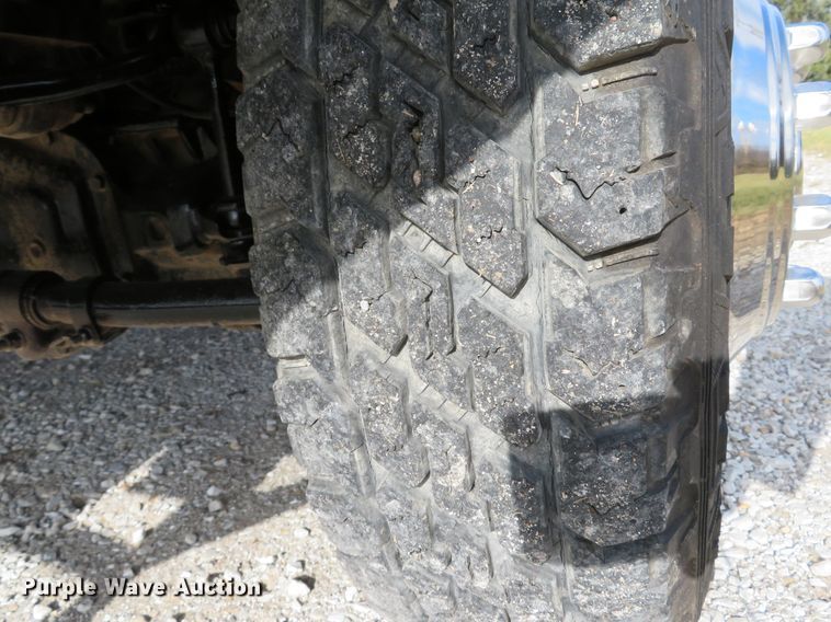 image for item DH1703 2006 Ford F350 Super Duty XL Crew Cab flatbed pickup truck