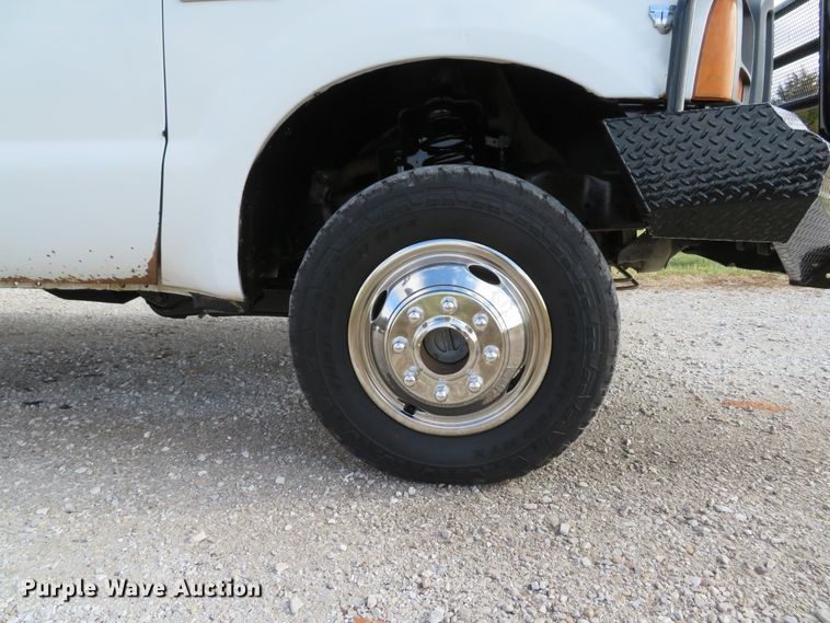 image for item DH1703 2006 Ford F350 Super Duty XL Crew Cab flatbed pickup truck