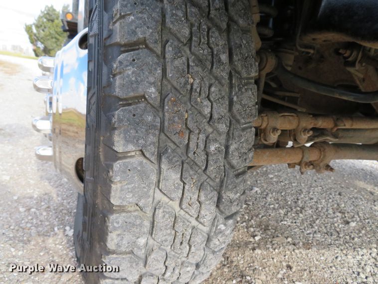 image for item DH1703 2006 Ford F350 Super Duty XL Crew Cab flatbed pickup truck