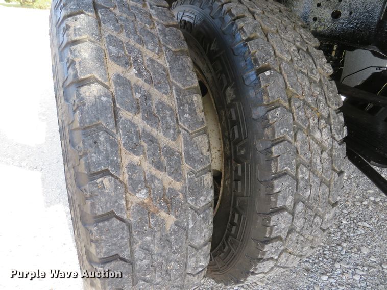 image for item DH1703 2006 Ford F350 Super Duty XL Crew Cab flatbed pickup truck