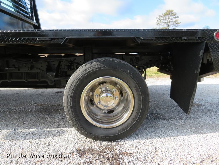 image for item DH1703 2006 Ford F350 Super Duty XL Crew Cab flatbed pickup truck