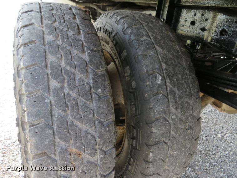 image for item DH1703 2006 Ford F350 Super Duty XL Crew Cab flatbed pickup truck