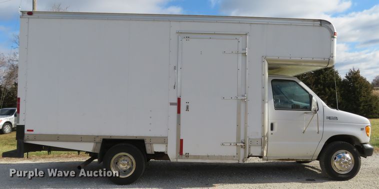 image for item DH1704 2000 Ford Econoline E350 Super Duty box truck