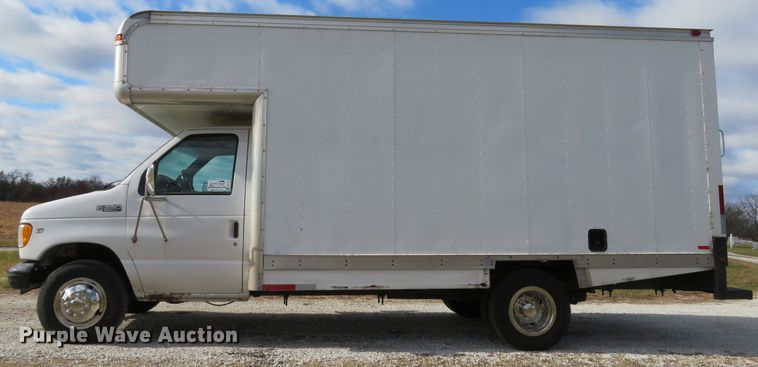 image for item DH1704 2000 Ford Econoline E350 Super Duty box truck