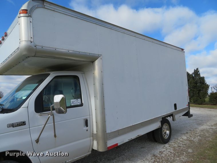 image for item DH1704 2000 Ford Econoline E350 Super Duty box truck