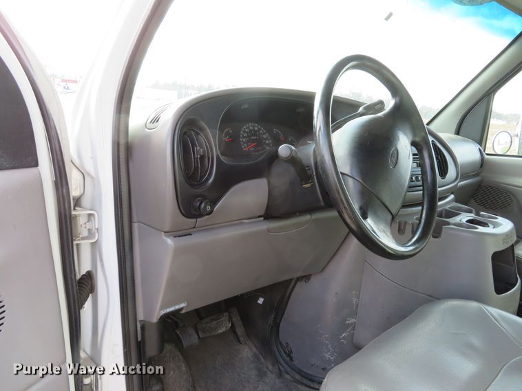 image for item DH1704 2000 Ford Econoline E350 Super Duty box truck