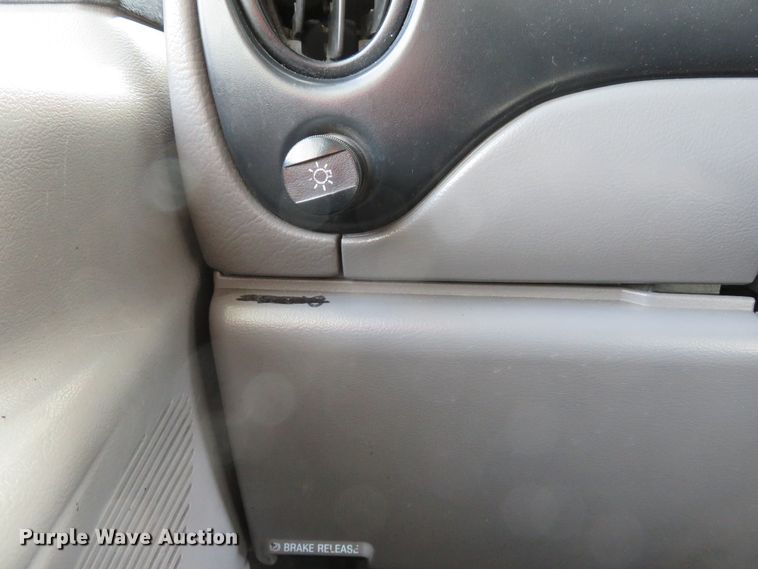 image for item DH1704 2000 Ford Econoline E350 Super Duty box truck