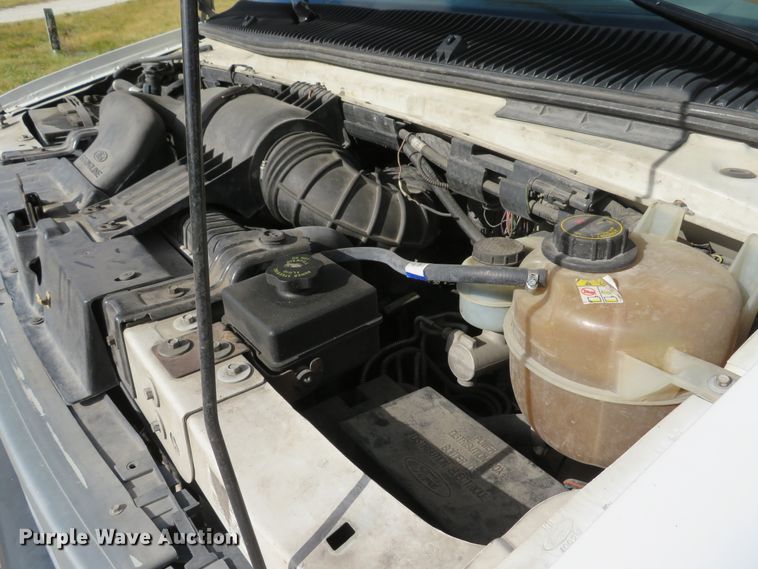 image for item DH1704 2000 Ford Econoline E350 Super Duty box truck