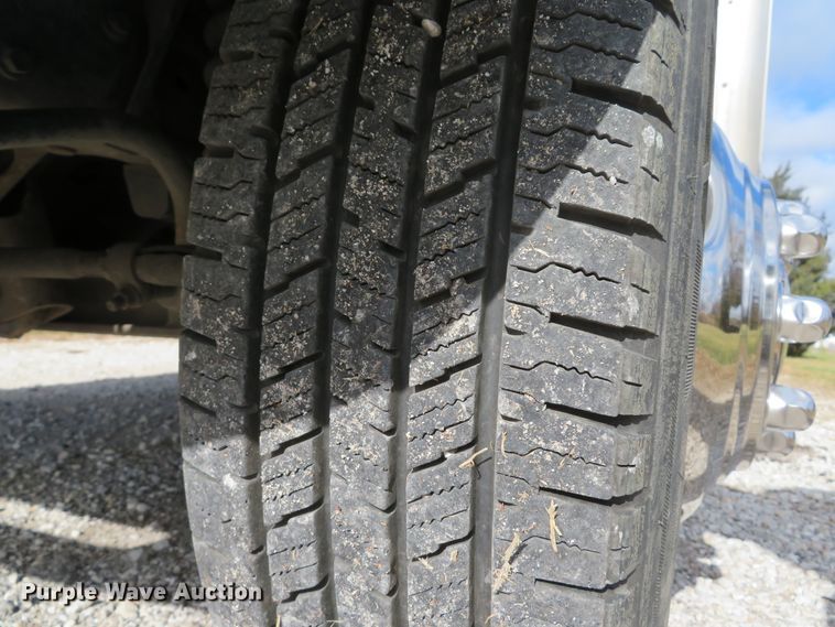 image for item DH1704 2000 Ford Econoline E350 Super Duty box truck