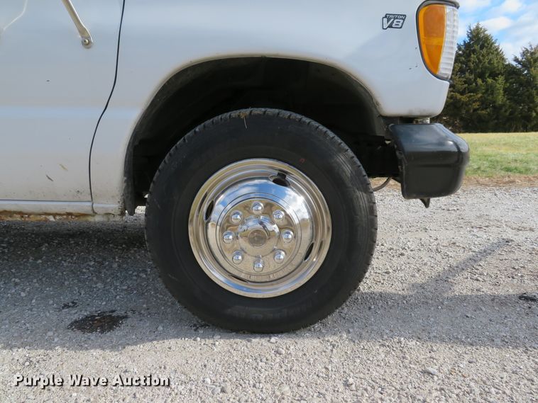 image for item DH1704 2000 Ford Econoline E350 Super Duty box truck