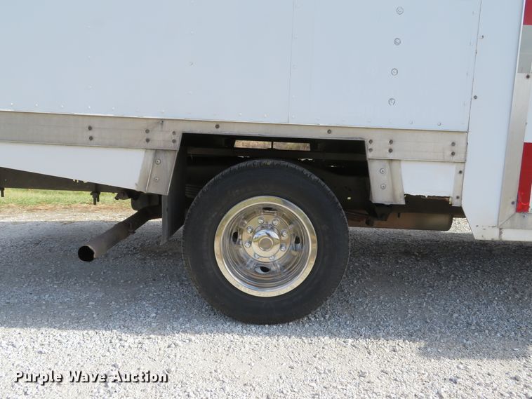 image for item DH1704 2000 Ford Econoline E350 Super Duty box truck