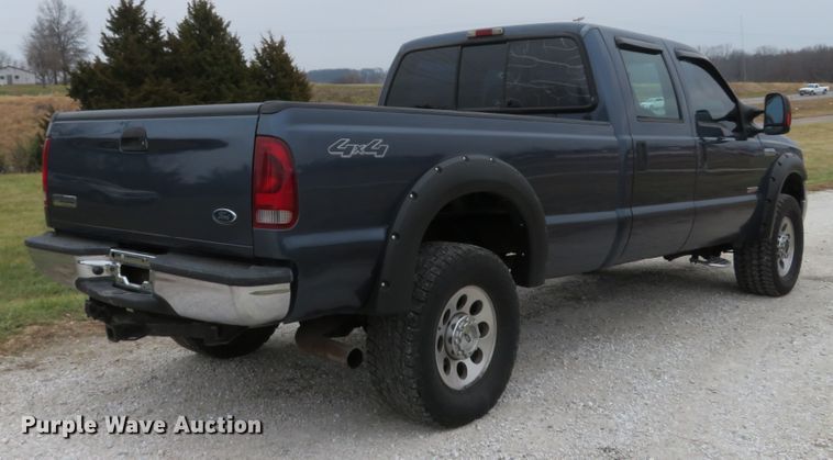 image for item DH1733 2005 Ford F350 Super Duty XLT Crew Cab pickup truck
