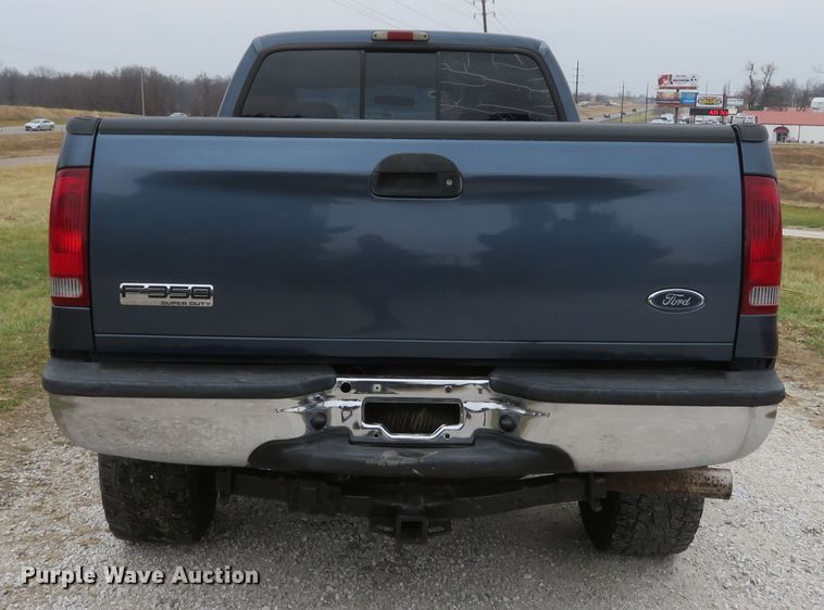 image for item DH1733 2005 Ford F350 Super Duty XLT Crew Cab pickup truck