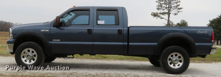 image for item DH1733 2005 Ford F350 Super Duty XLT Crew Cab pickup truck