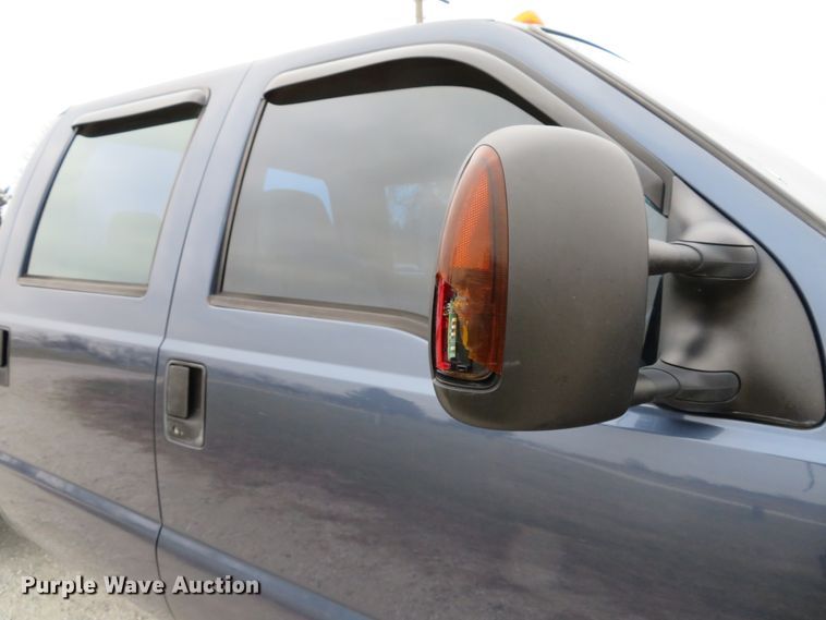 image for item DH1733 2005 Ford F350 Super Duty XLT Crew Cab pickup truck