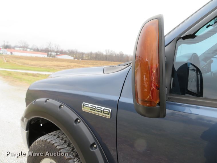 image for item DH1733 2005 Ford F350 Super Duty XLT Crew Cab pickup truck
