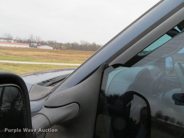 image for item DH1733 2005 Ford F350 Super Duty XLT Crew Cab pickup truck