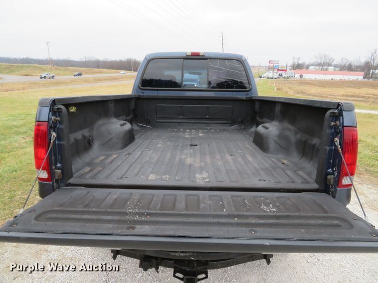 image for item DH1733 2005 Ford F350 Super Duty XLT Crew Cab pickup truck