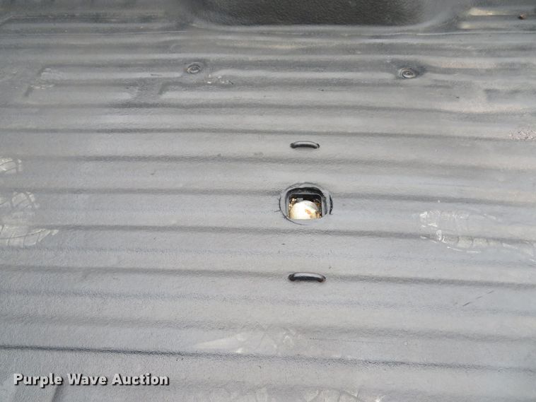 image for item DH1733 2005 Ford F350 Super Duty XLT Crew Cab pickup truck