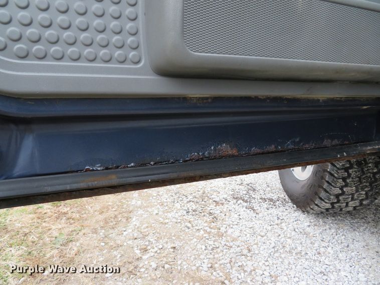 image for item DH1733 2005 Ford F350 Super Duty XLT Crew Cab pickup truck