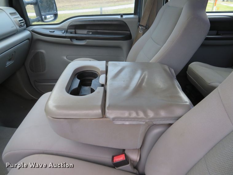 image for item DH1733 2005 Ford F350 Super Duty XLT Crew Cab pickup truck