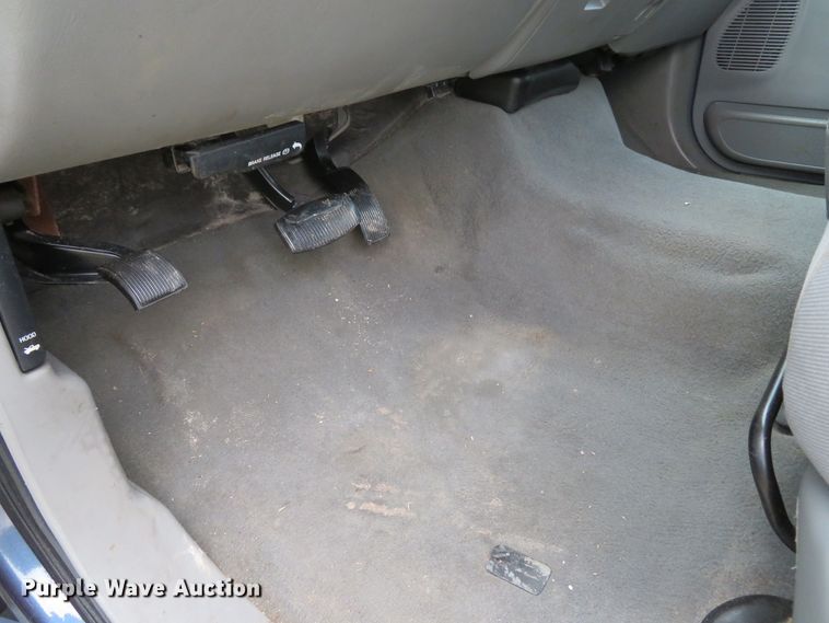 image for item DH1733 2005 Ford F350 Super Duty XLT Crew Cab pickup truck