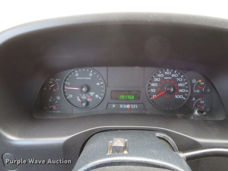 image for item DH1733 2005 Ford F350 Super Duty XLT Crew Cab pickup truck