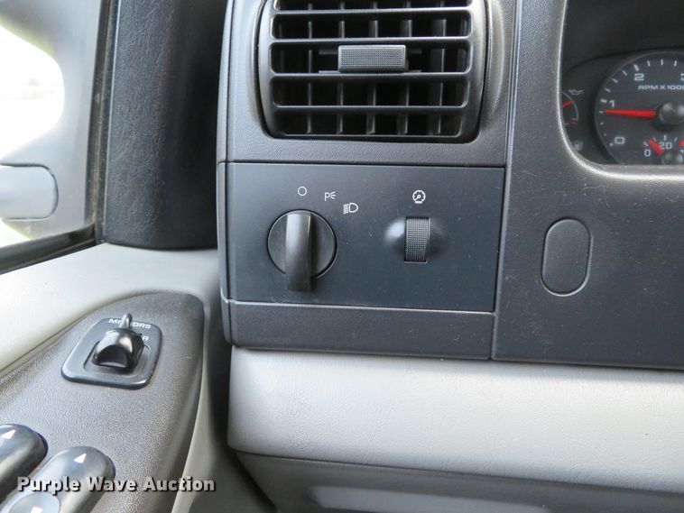 image for item DH1733 2005 Ford F350 Super Duty XLT Crew Cab pickup truck