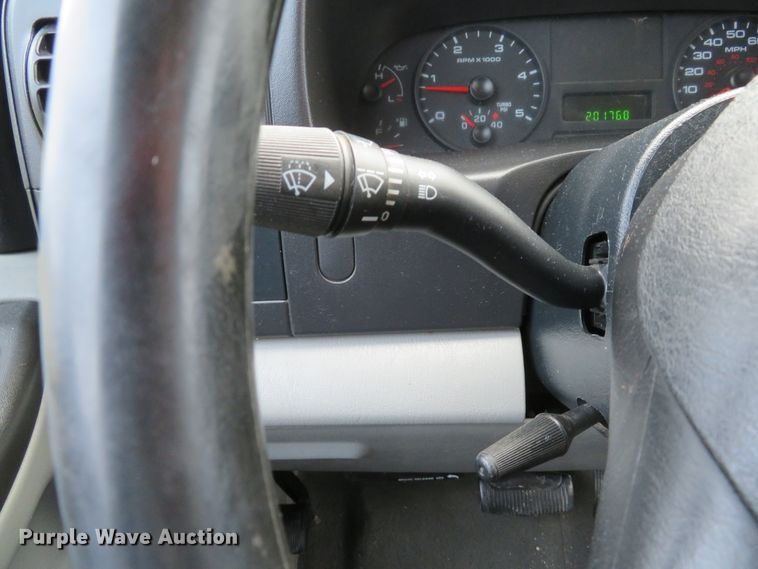 image for item DH1733 2005 Ford F350 Super Duty XLT Crew Cab pickup truck