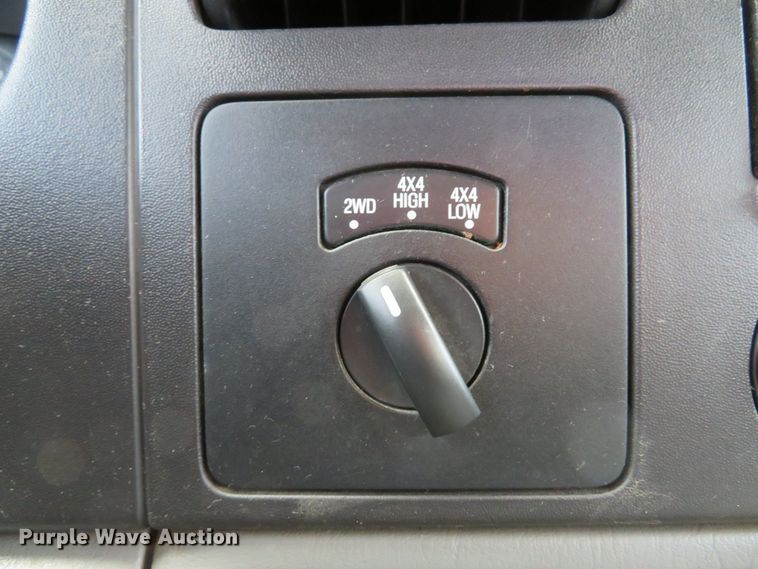 image for item DH1733 2005 Ford F350 Super Duty XLT Crew Cab pickup truck