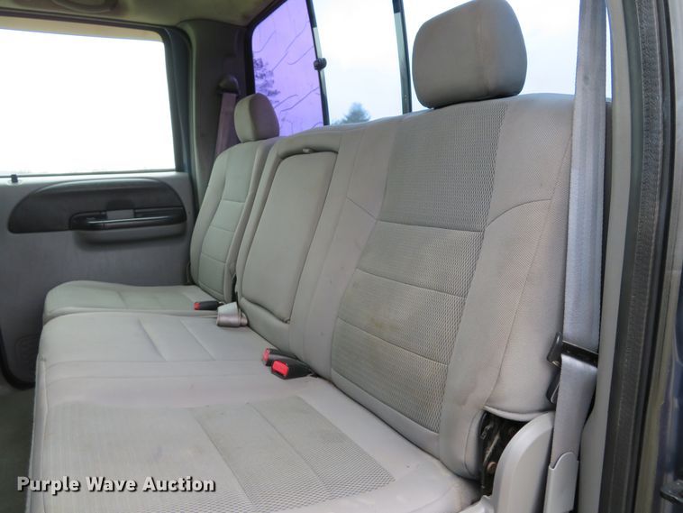 image for item DH1733 2005 Ford F350 Super Duty XLT Crew Cab pickup truck