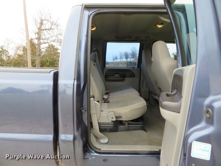 image for item DH1733 2005 Ford F350 Super Duty XLT Crew Cab pickup truck