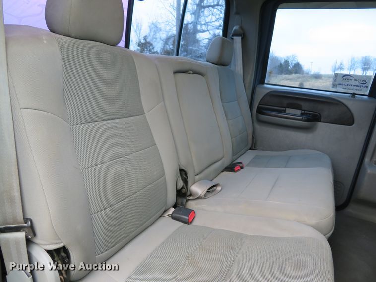 image for item DH1733 2005 Ford F350 Super Duty XLT Crew Cab pickup truck