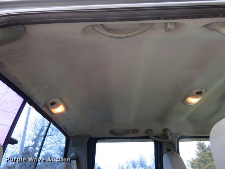 image for item DH1733 2005 Ford F350 Super Duty XLT Crew Cab pickup truck