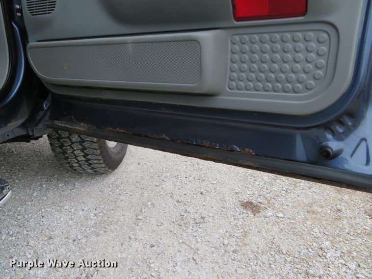 image for item DH1733 2005 Ford F350 Super Duty XLT Crew Cab pickup truck