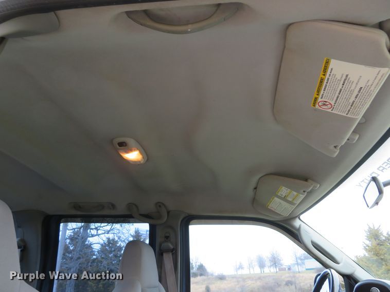 image for item DH1733 2005 Ford F350 Super Duty XLT Crew Cab pickup truck