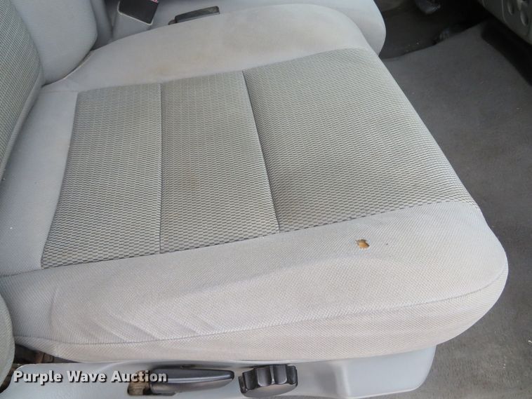 image for item DH1733 2005 Ford F350 Super Duty XLT Crew Cab pickup truck