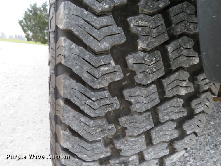 image for item DH1733 2005 Ford F350 Super Duty XLT Crew Cab pickup truck