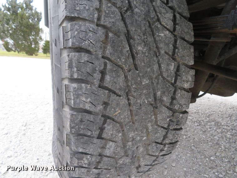 image for item DH1733 2005 Ford F350 Super Duty XLT Crew Cab pickup truck