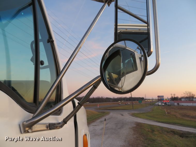 image for item DH1741 2007 Sterling L-Line service truck