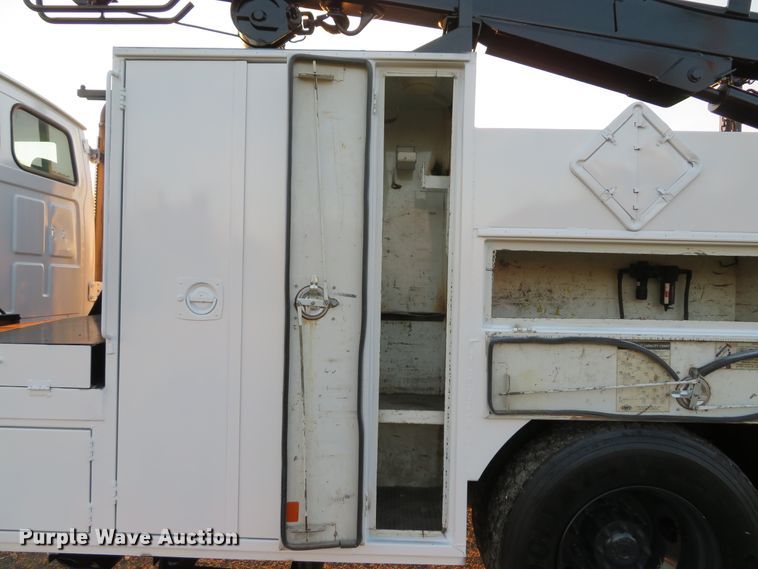 image for item DH1741 2007 Sterling L-Line service truck