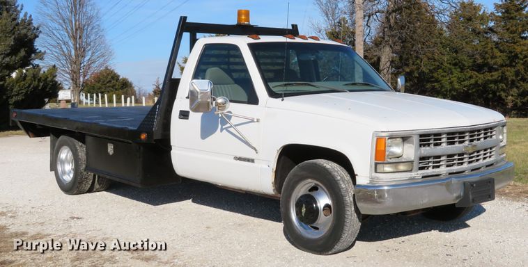image for item DH1744 2000 Chevrolet C3500 flatbed pickup truck